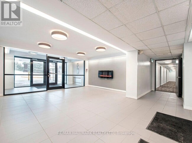 Building Photo - 10 Garfella Dr