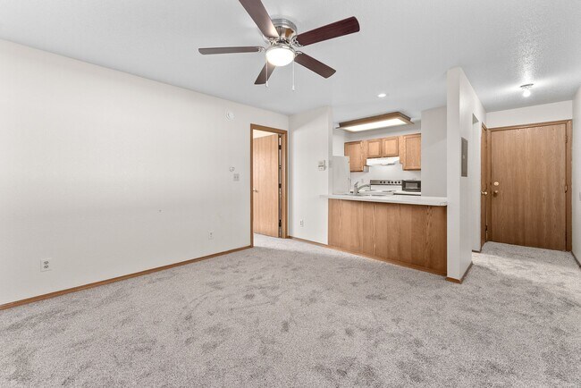 Building Photo - 804 S Charlotte Ave