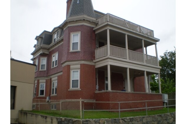 Primary Photo - 160 Warwick Ave