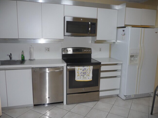 Building Photo - 5851 Camino del Sol