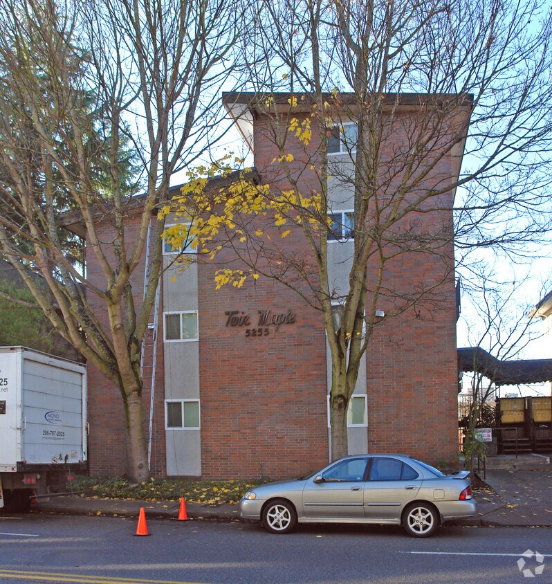 Building Photo - Twin Oak Apartments