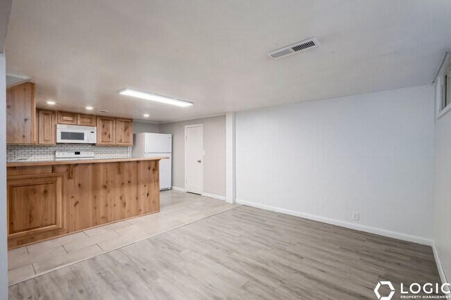 Foto del edificio - 761 700 W