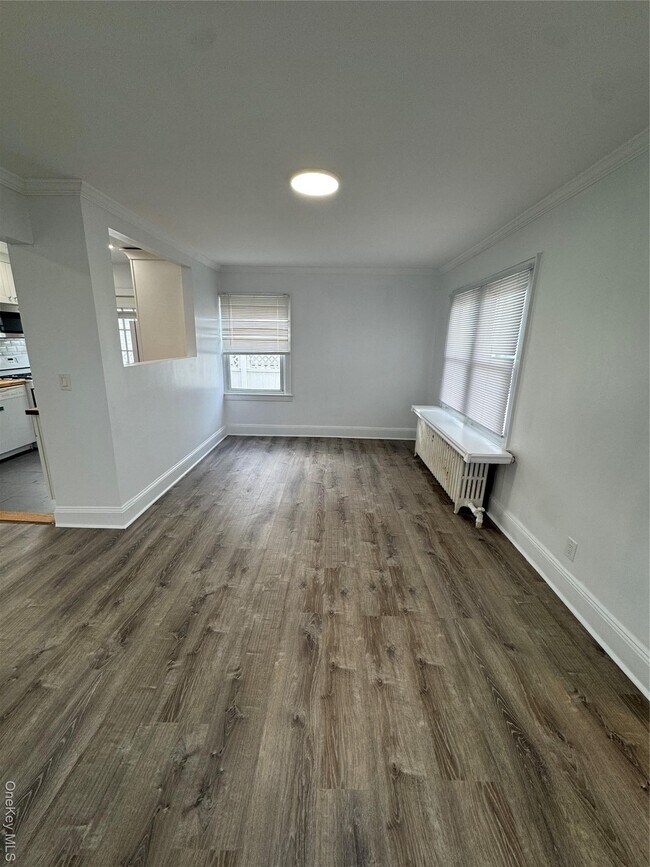 Building Photo - 10 Dorothy Ct