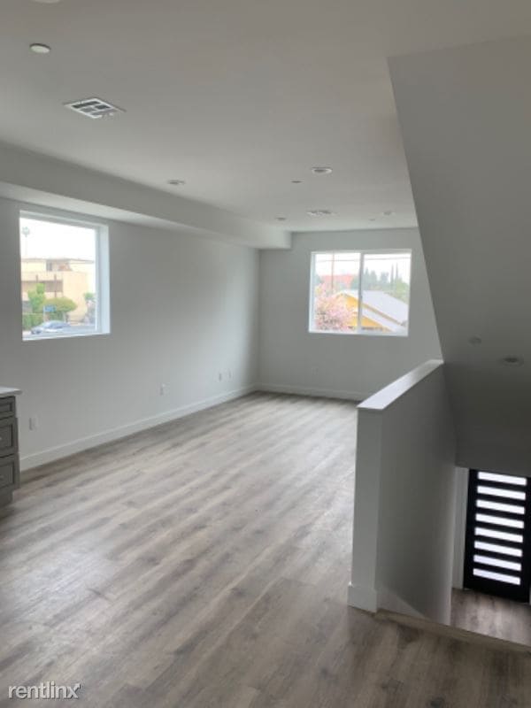 Building Photo - 1217 1/2 N Wilton Pl