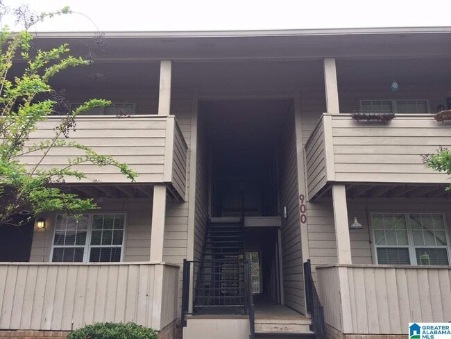 Building Photo - 910 Chapel Creek Dr