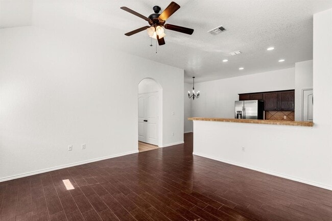 Foto del edificio - 586 Creekside Cir