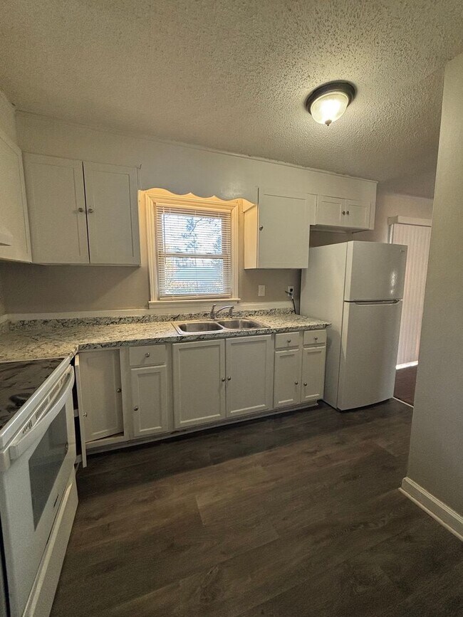 Building Photo - Hidden Valley 3 bedroom