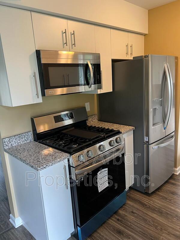 Building Photo - 1088 Studebaker Ave