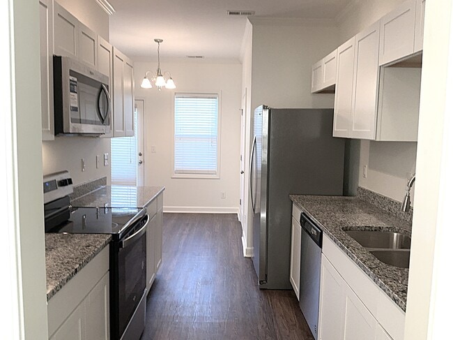 Building Photo - 10 Thornbury Dr