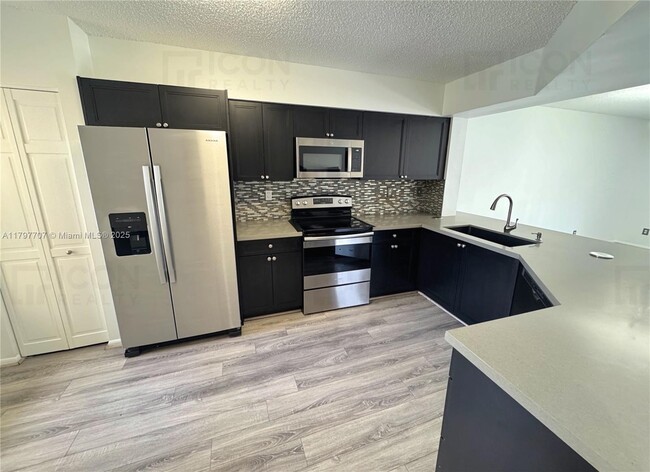 Foto del edificio - 8135 Southgate Blvd