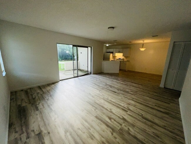 Foto del edificio - 308 S 14th St
