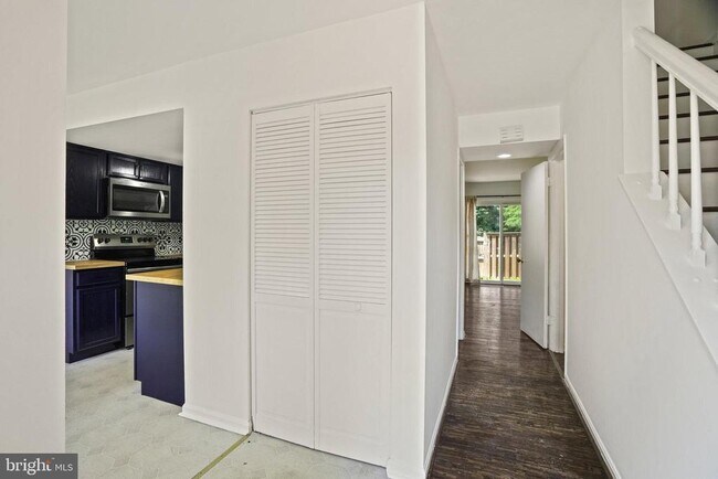 Foto del edificio - 9347 Weathervane Pl