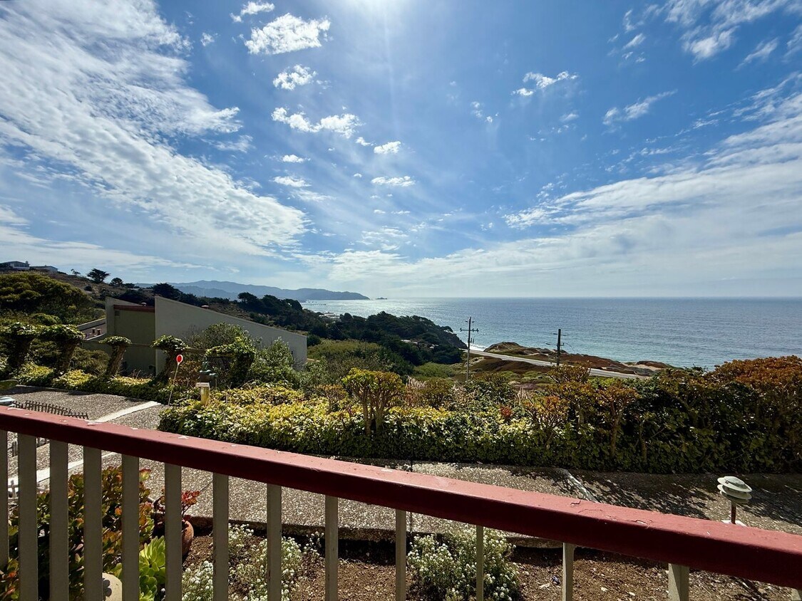 Foto principal - Recently Updated Condo with OCEAN VIEW - W...