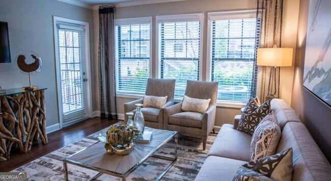 Foto del edificio - 100 Pinhurst Dr