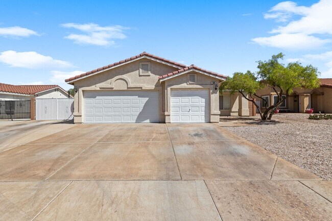 Building Photo - Desert Gem at the Base of Black Mountain –...