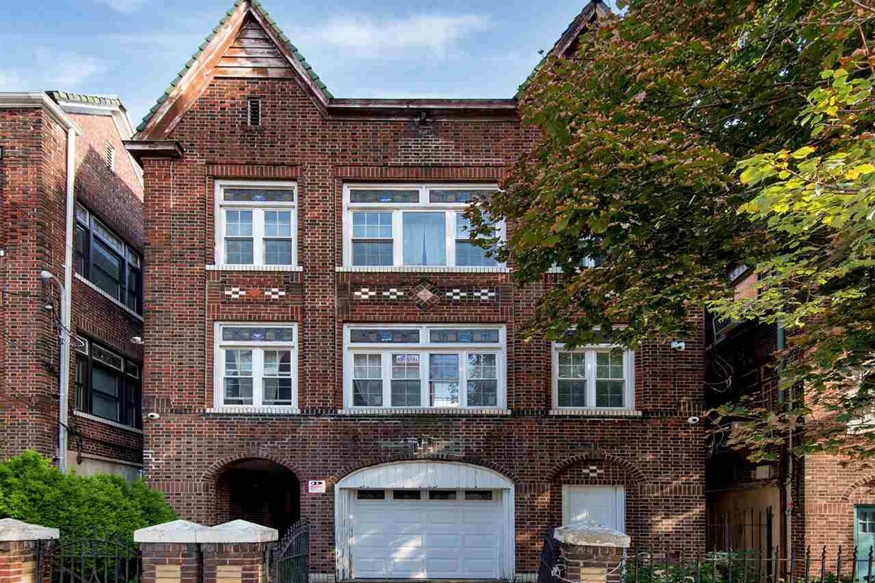 Primary Photo - 1012 Palisade Ave