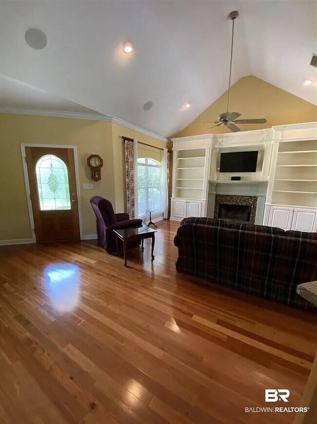 Foto del edificio - 106 Riveroaks Dr