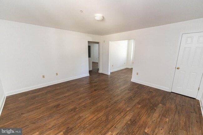 Building Photo - 804 Travers St