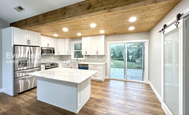 Building Photo - 46 Love Hill Rd