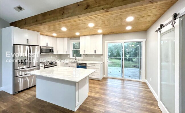 Foto del edificio - 46 Love Hill Rd