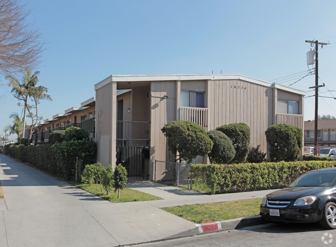 Foto del edificio - 16234 Eucalyptus Ave