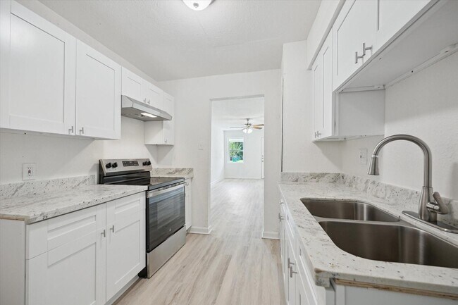 Foto del edificio - 5111 Clover St