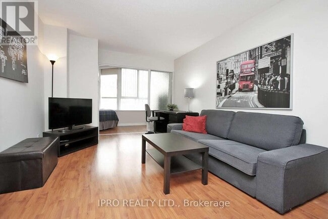 Photo du bâtiment - 711-711 Bay St.