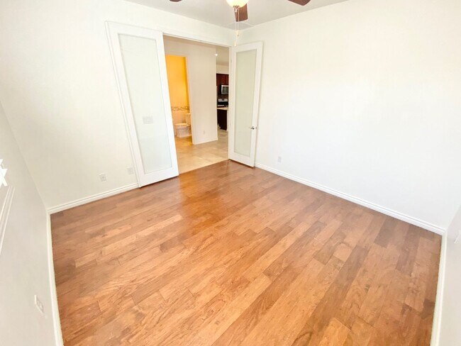 Foto del edificio - Inviting home with relaxing backyard spa in desirable Henderson location