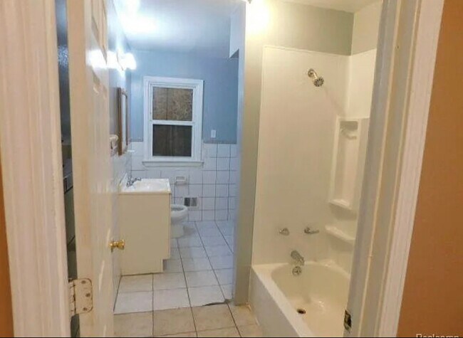 Building Photo - 14887 Sorrento Ave