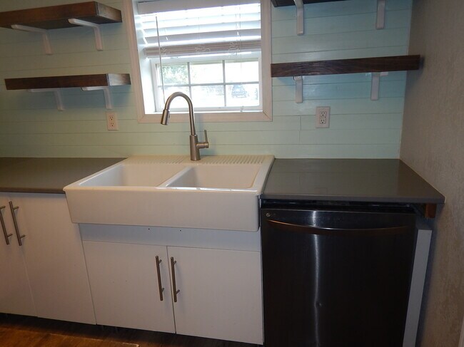 Building Photo - 1328 Bridle Dr