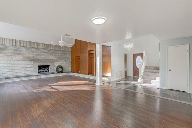 Building Photo - 2107 Shadowbriar Dr