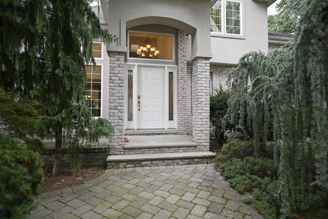 Building Photo - 1033 Harvard Pl