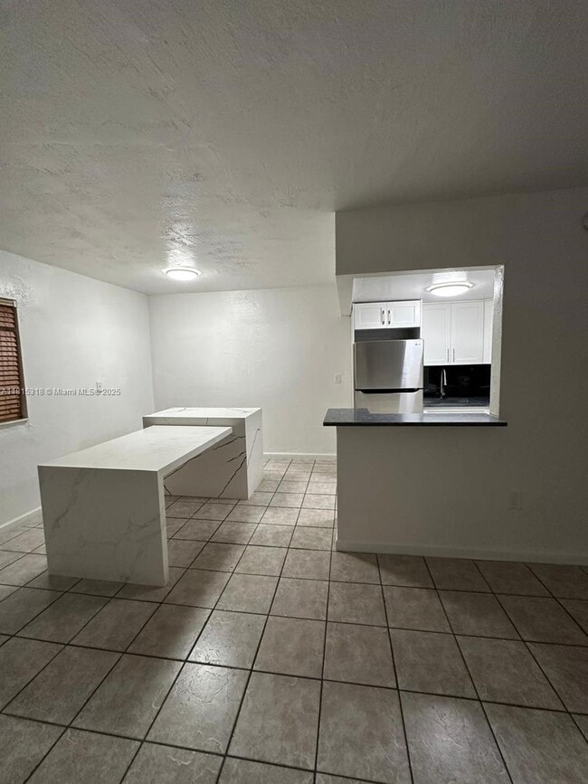 Building Photo - 1230 W 54th St
