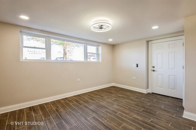 Foto del edificio - 6355 W Touhy Ave