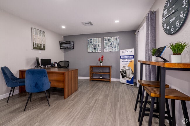 Leasing Office - La Caliza