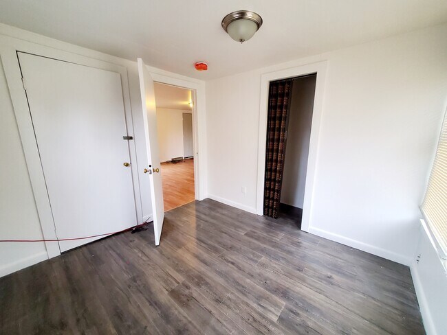 Building Photo - 609 W Palouse River Dr