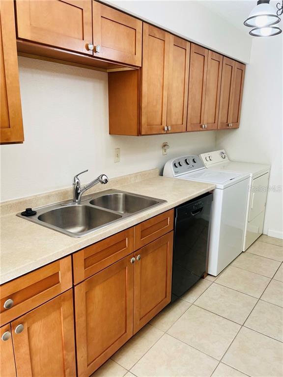 Building Photo - 530 Orange Dr