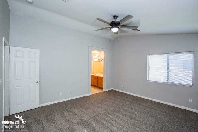 Building Photo - Beautiful 4Bdm 2.5Ba Home in East Las Vegas!