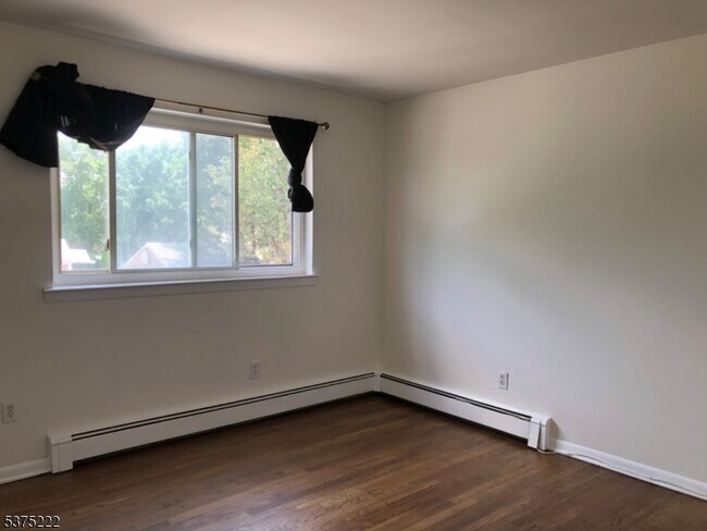 Foto del edificio - 104 N Beverwyck Rd