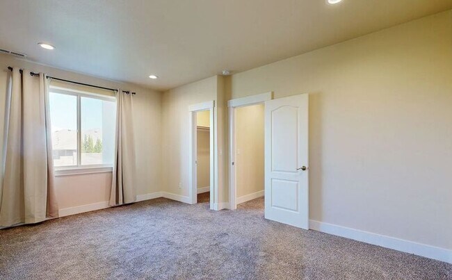 Building Photo - 3818 W 48th Ave