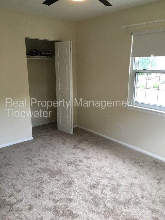 Building Photo - 611 Red Horse Ln
