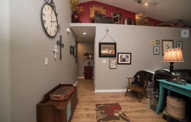 Building Photo - 3bd/2ba AVAILABLE NOW!! Spacious 3 bedroom...