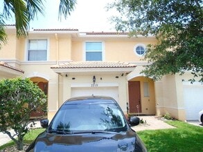 Building Photo - 2210 Seminole Palms Dr