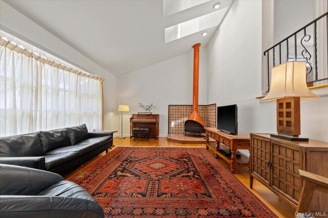 Foto del edificio - 18 Harvard Ln