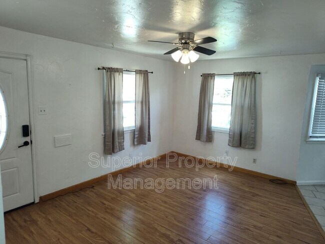 Foto del edificio - 2121 Park Pl