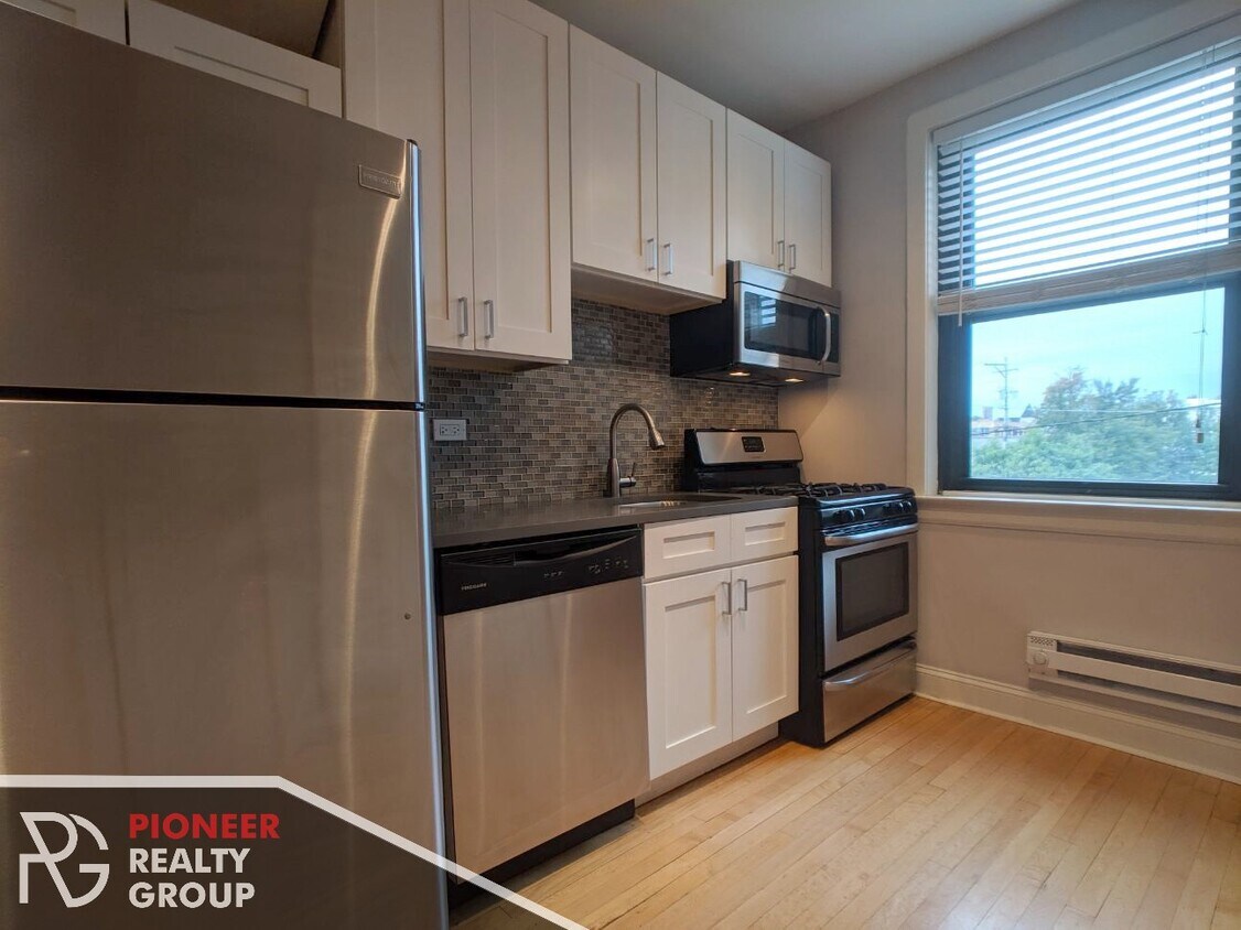 Foto principal - 2321 N Rockwell St