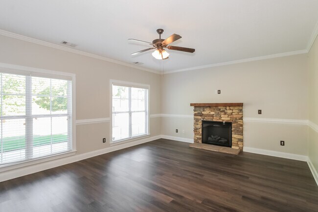 Building Photo - Willow Oak Village Beauty