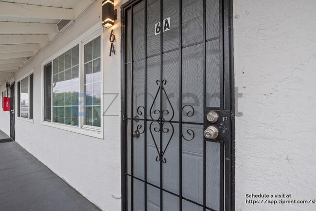 Building Photo - 27070 Manon Ave