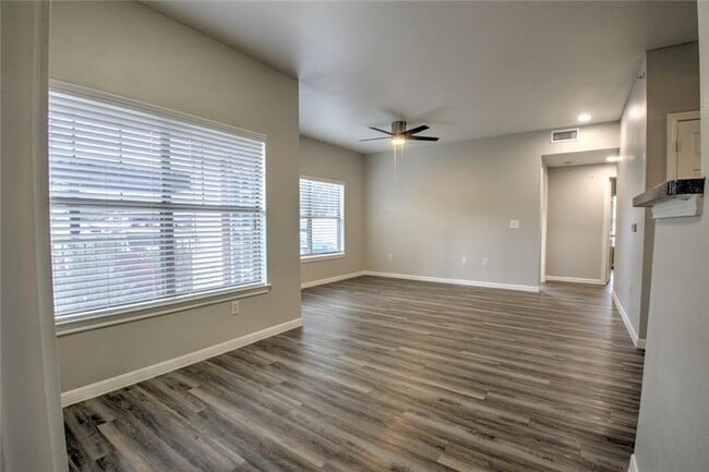 Building Photo - 2320 Gracy Farms Ln
