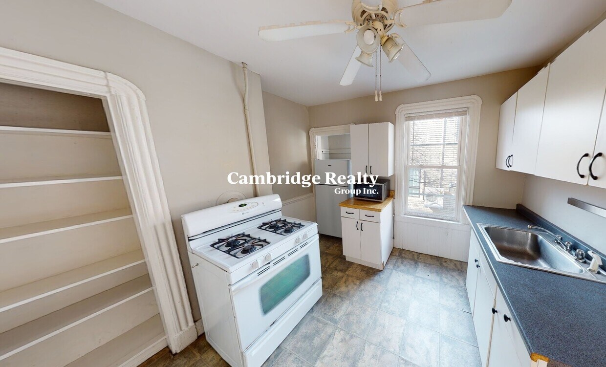 Primary Photo - 562 Green St